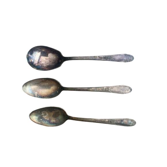 Vtg 1938 Wm Rogers Int’l Silverplate Floral Serving 2 Spoons + 1 Sugar Spoon - Picture 1 of 2